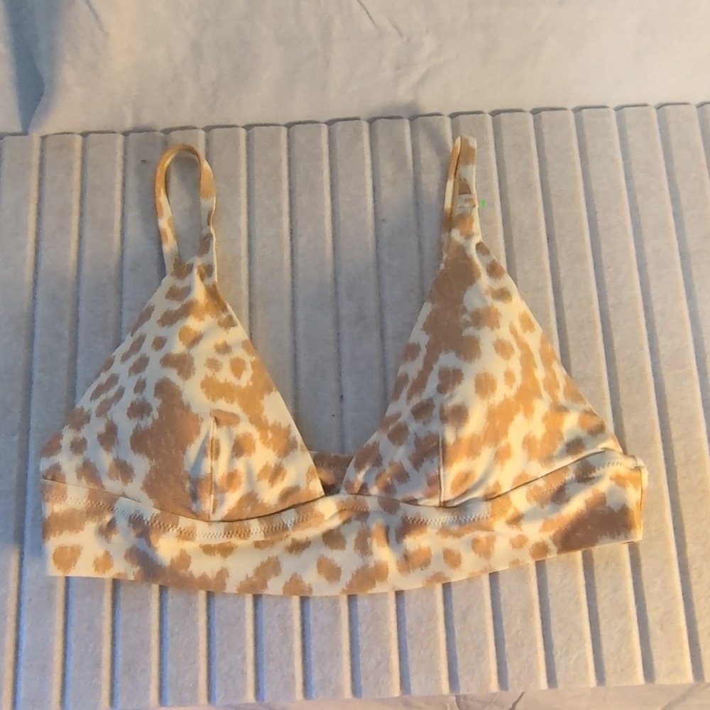 NWT.  Aerie Real‎ Good Triangle Wireless Bra XL Leopard Print Adjustable Strap